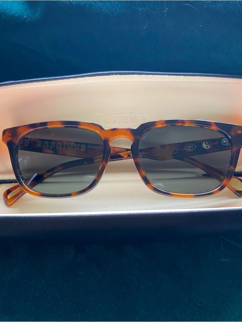 RAEN Hirsch Huru Tortoise Square Sunglasses with Polarized Green Lenses + Case